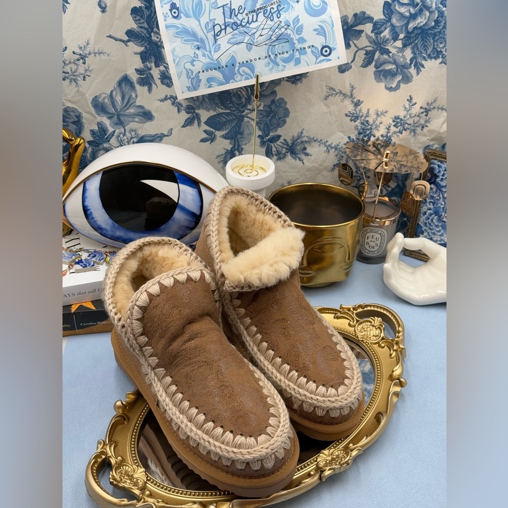 🆕 MOU 🧿 NWOT WOB Cognac Eskimo Ankle Boot, Paisley Print Overlay, Sz EU 37
